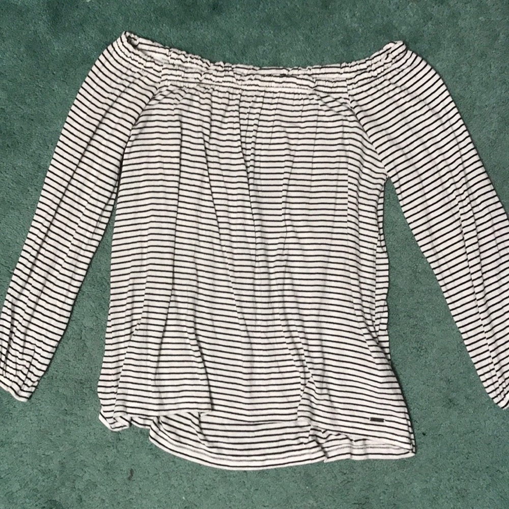 Off the shoulder Hollister long sleeve shirt